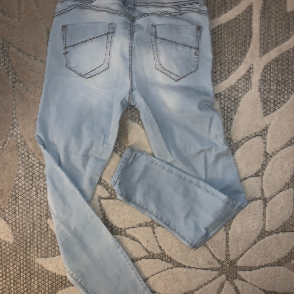 Distressed Jeans - Picture 4 of 5